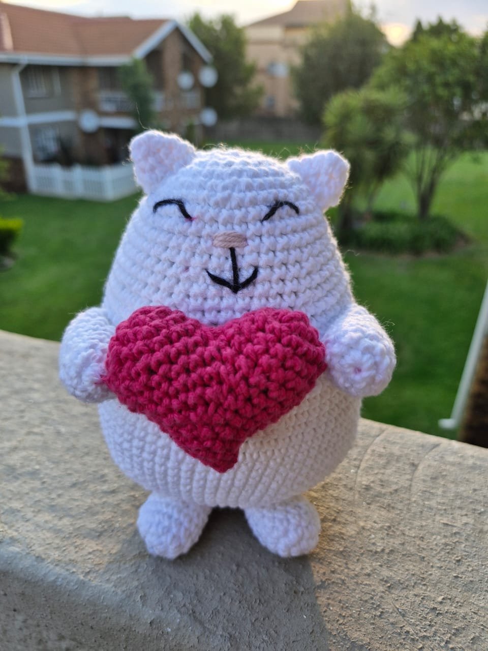 Valentines themed mouse with lips bath bomb